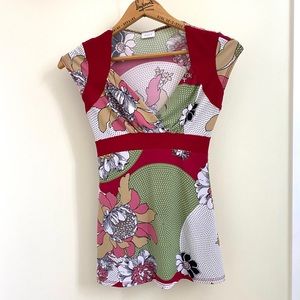 Floral fitted top with cap sleeves